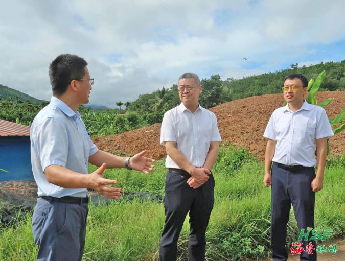 艾軼倫在立才農(nóng)場公司墾區(qū)耕地“非糧化”“非農(nóng)化”專項整改復(fù)耕地塊調(diào)研。